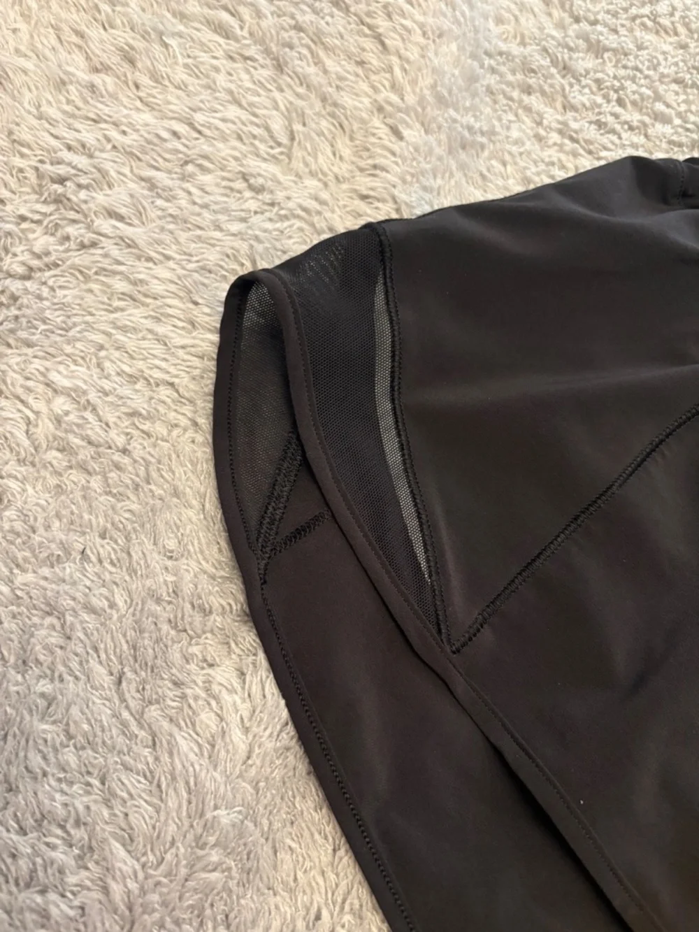 Lululemon 2.5" Black Hotty Hot Shorts Size 6 - Picture 3 of 7